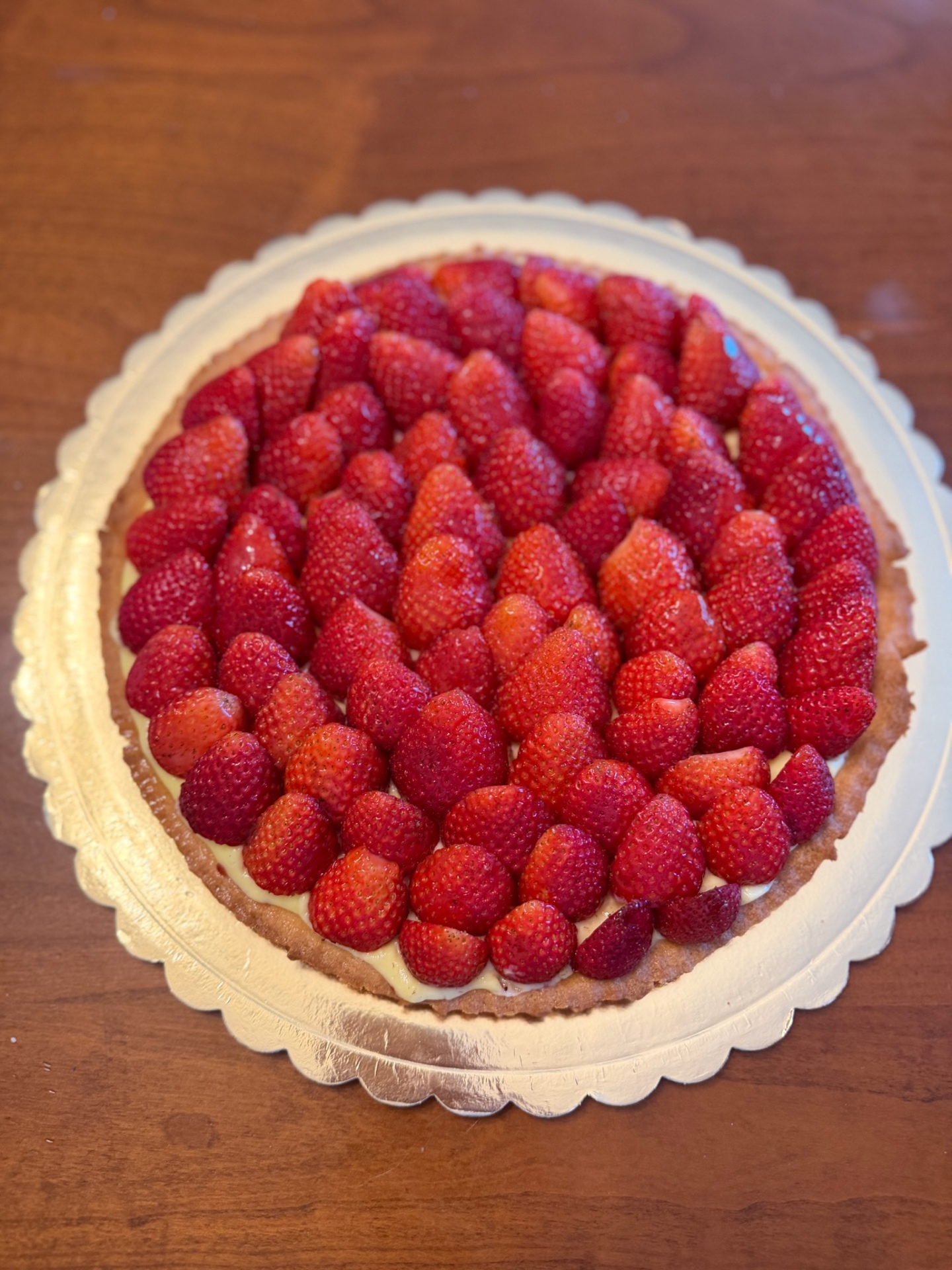 Crostata ricoperta di fragole fresche