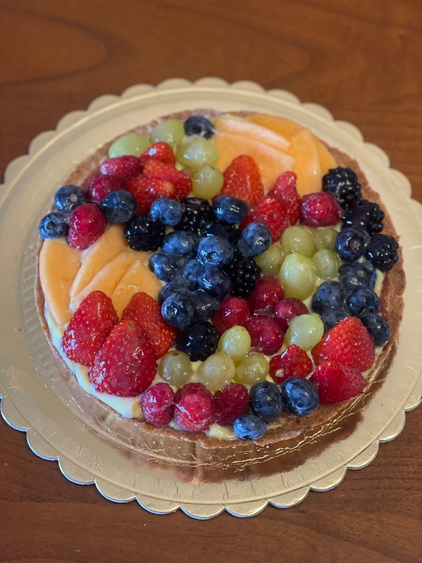 Crostata con crema e frutta mista di stagione