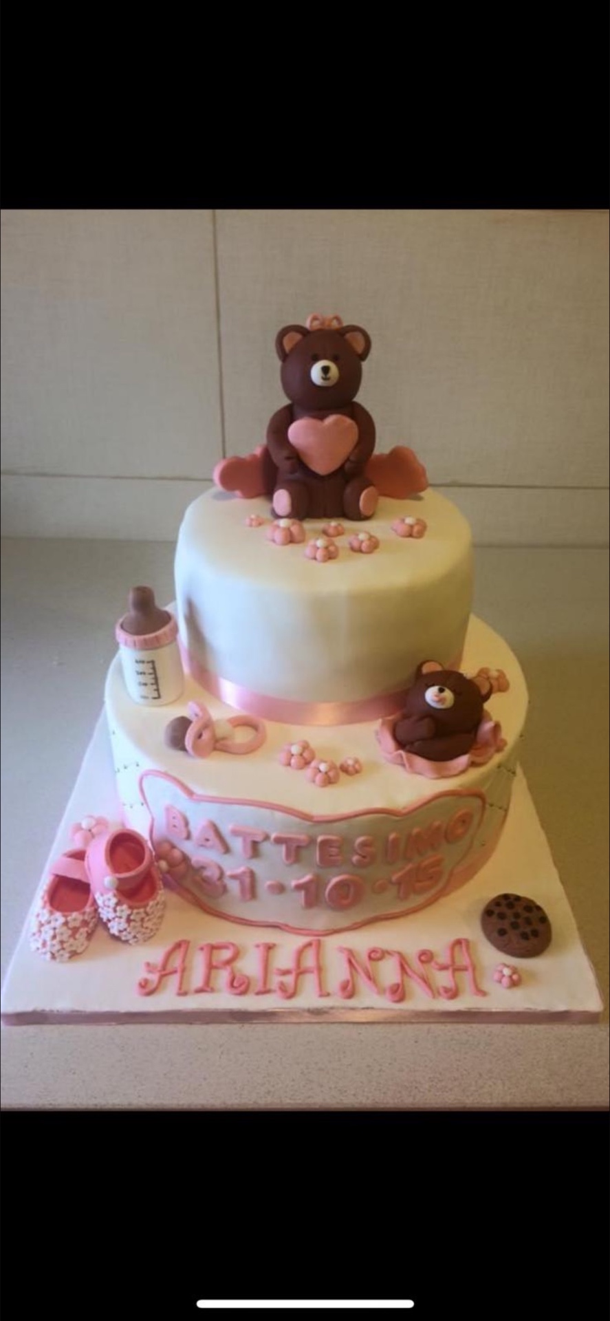 Torta battesimo a due piani con orsetti e scritta Arianna
